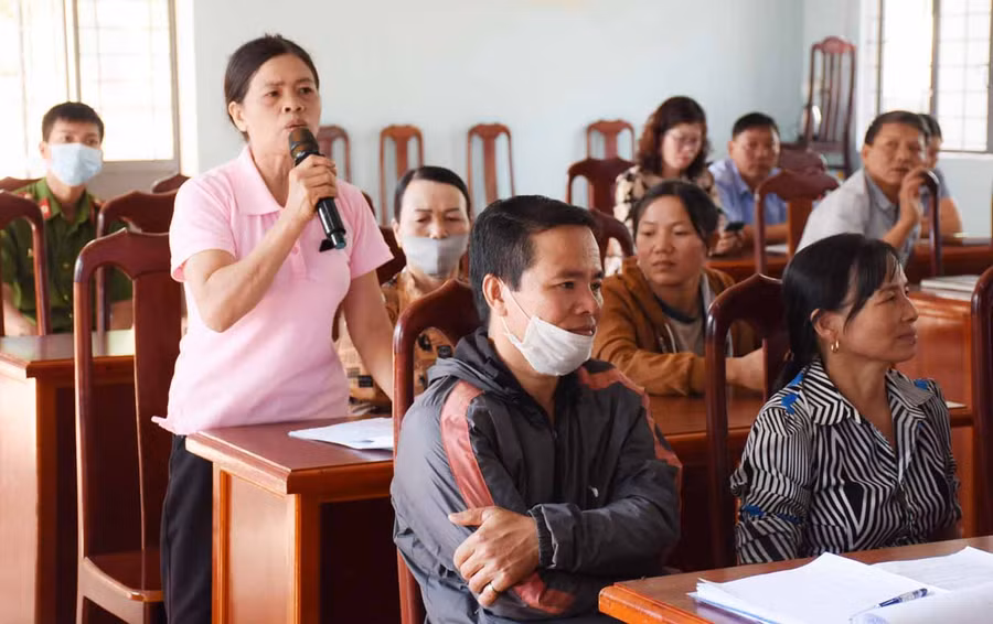 Các công nhân không đồng ý nhận tiền bồi thường hỗ trợ vì cho rằng phương án đền bù của huyện Chư Sê đưa ra là chưa thỏa đáng. Ảnh: Minh Phương