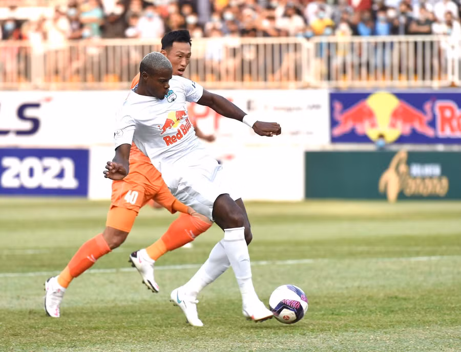 Brandao đã nổ súng ghi bàn thắng thứ 2 cho HAGL. Ảnh: Văn Ngọc