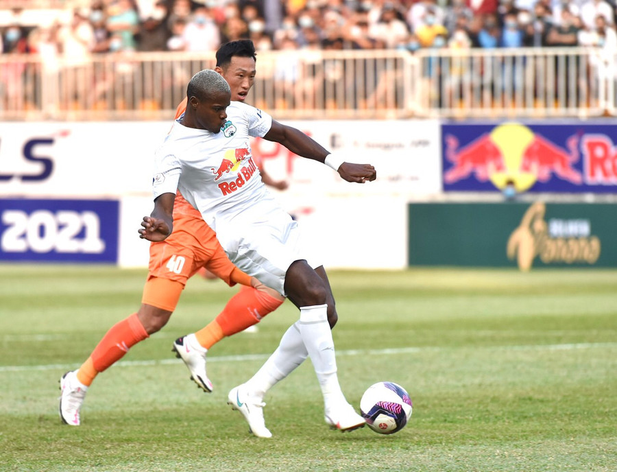 Brandao đã nổ súng ghi bàn thắng thứ 2 cho HAGL. Ảnh: Văn Ngọc