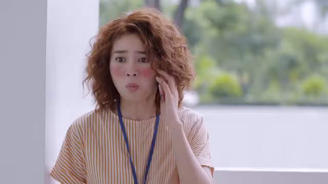 Trong năm 2019, Lan Ngọc góp mặt trong phim truyền hình “Mối tình đầu của tôi” - bộ phim được chuyển thể từ kịch bản của Hàn Quốc. Trong phim, cô vào vai An Chi - bạn thân của Chi Pu. Bộ phim xoay quanh những câu chuyện thú vị, dở khóc dở cười về tình yêu và công việc của An Chi, đánh dấu việc không ngại làm xấu mình cho vai diễn của Lan Ngọc. Ảnh: CMH.