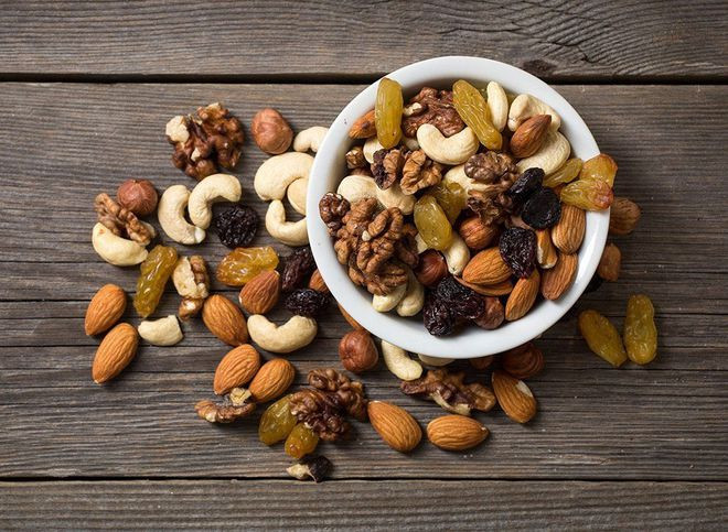 Tin hay không thì tùy bạn, các loại hạt có thể giúp bạn giảm mức cholesterol “xấu”. Ảnh: SHUTTERSTOCK