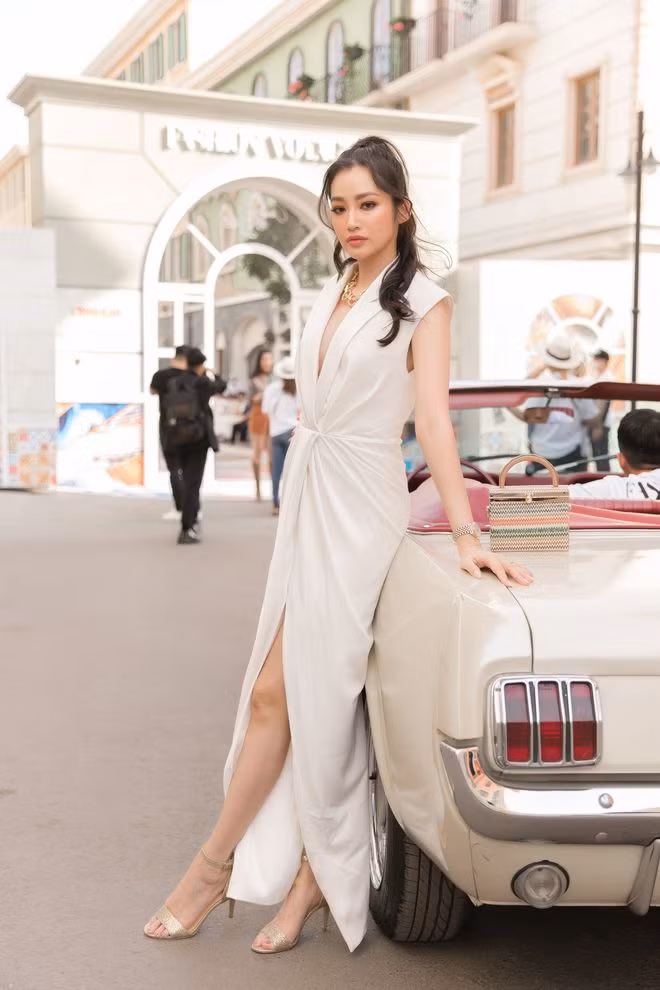 Sau khi tái xuất showbiz, Trúc Diễm luôn biết cách tạo dấu ấn riêng cho bản thân mỗi khi xuất hiện. ẢNH: TEAM KIẾNG CẬN