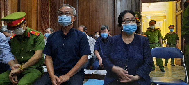 Bị cáo Tài và bị cáo Diệp tại tòa sáng 22/3. Ảnh: Quang Phương