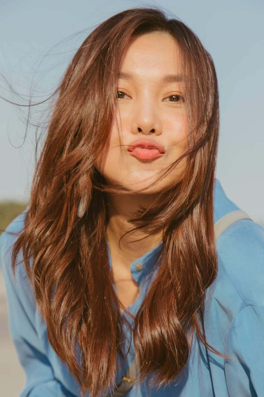 Cô vẫn giữ được làn da căng mịn, thần sắc tươi trẻ đáng ngưỡng mộ.