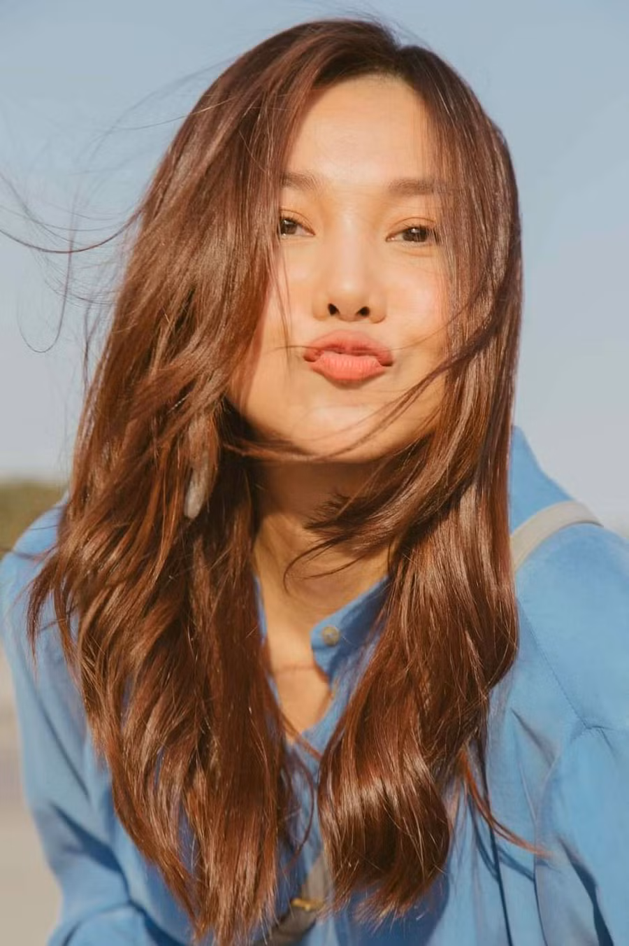 Cô vẫn giữ được làn da căng mịn, thần sắc tươi trẻ đáng ngưỡng mộ.