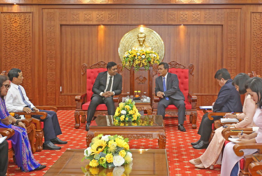 Bí thư Tỉnh ủy Hồ Văn Niên tiếp Ngài Tổng Lãnh sự quán Ấn Độ tại Tp Hồ Chí Minh.