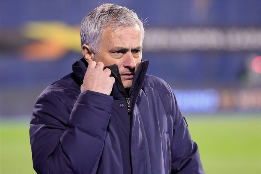 Hình ảnh đầy quyền uy của Jose Mourinho trước đây đã không còn. Ảnh: AFP Hình ảnh đầy quyền uy của Jose Mourinho trước đây đã không còn. Ảnh: AFP