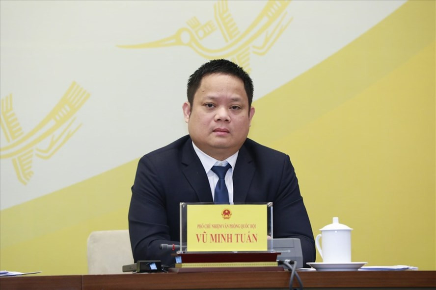 Ông Vũ Minh Tuấn, Phó Chủ nhiệm Văn phòng Quốc hội phát biểu tại buổi họp báo. Ảnh: Phạm Đông