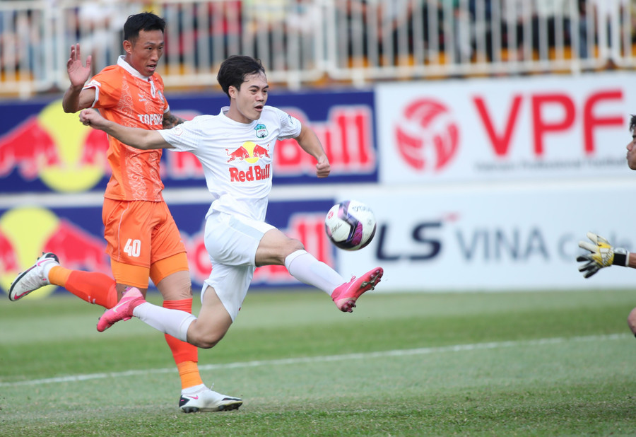 Hoàng Anh Gia Lai đang bay cao với sự tỏa sáng của Văn Toàn. Ảnh: Linh Hùng