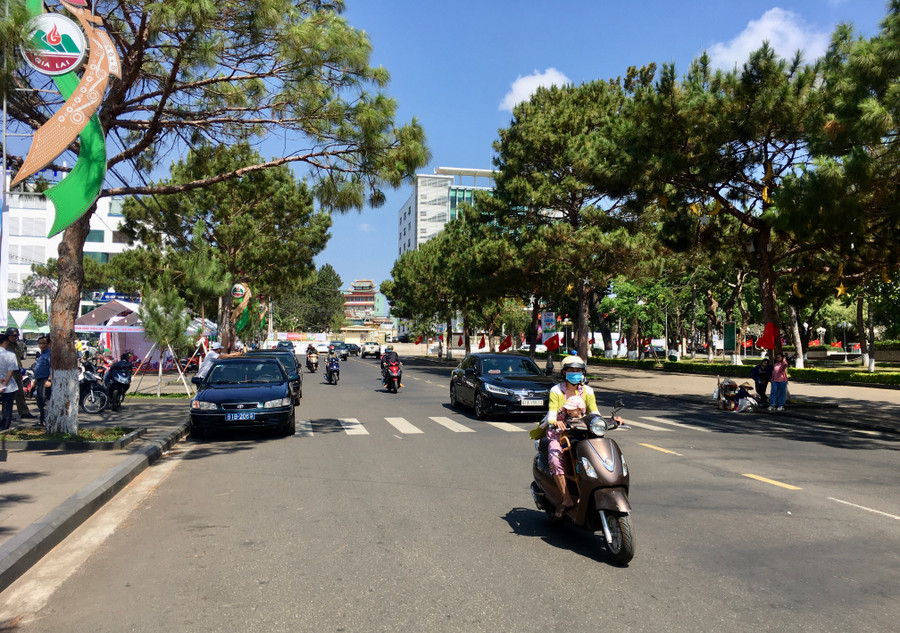 Cấm đường Anh Hùng Núp từ 4 giờ đến 11 giờ ngày 28-3. Ảnh: Quang Tấn Cấm đường toàn bộ khu vực Quảng trường Đại Đoàn Kết từ 1 giờ đến 11 giờ 30 phút_ cấm toàn bộ tuyến đường Anh Hùng Núp từ 4 giờ đến 11 giờ