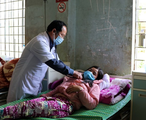 Các bệnh nhân vẫn đang được điều trị tại Trung tâm Y tế huyện Kon PLong. (Ảnh: Cao Nguyên/TTXVN) Các bệnh nhân vẫn đang được điều trị tại Trung tâm Y tế huyện Kon PLong. (Ảnh: Cao Nguyên/TTXVN)