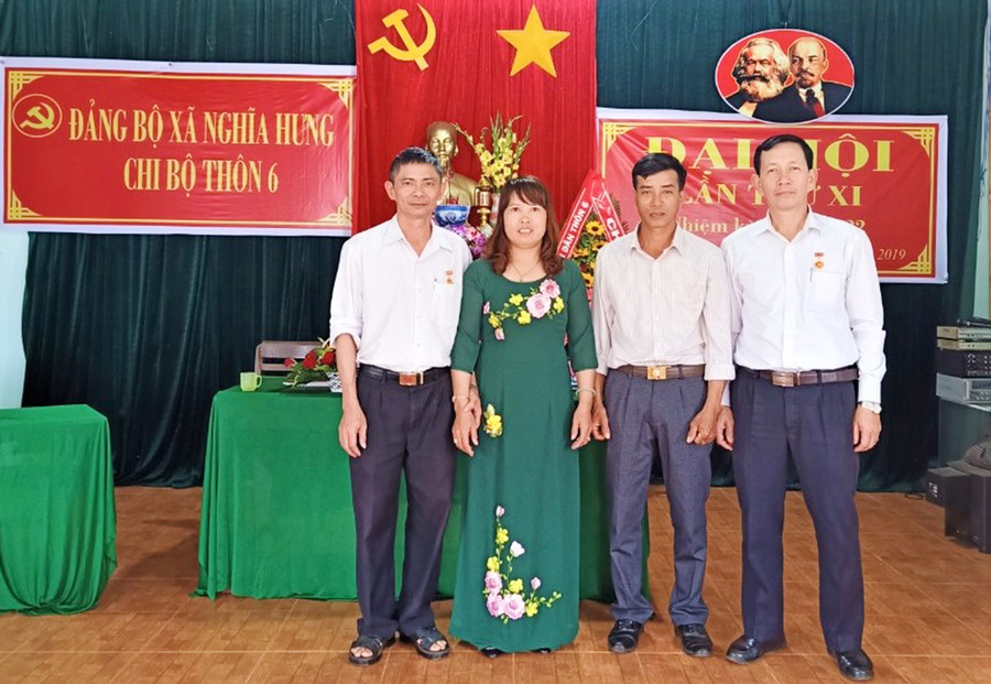 Chi ủy Chi bộ thôn 6 (xã Nghĩa Hưng, huyện Chư Păh) ra mắt nhận nhiệm vụ. Ảnh: Đinh Yến
