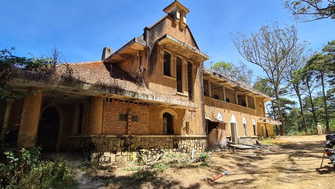 Tu viện cổ Benedict trước khi tháo dỡ - ẢNH: LÂM VIÊN  Tu viện cổ Benedict trước khi tháo dỡ - ẢNH: LÂM VIÊN