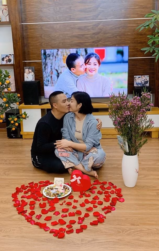 Hiện tại, nữ MC đang có cuộc sống hạnh phúc bên ông xã và các con. Ảnh: NVCC.