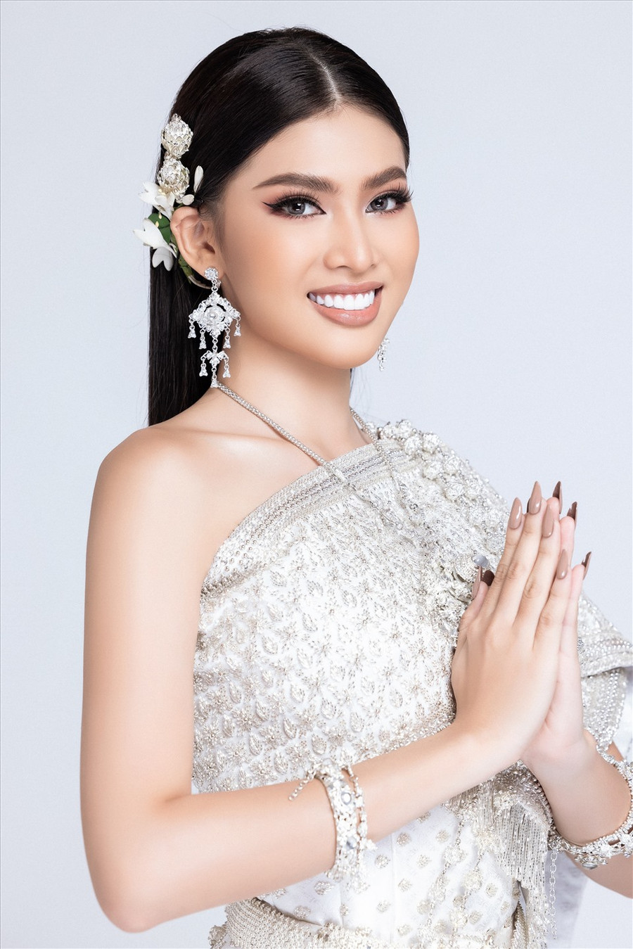 Các thí sinh Miss Grand International 2020 sau khi cách ly sẽ bắt đầu diễn ra từ ngày 16.3. Á hậu Ngọc Thảo cùng hơn 60 đại diện khác sẽ phải vượt qua nhiều vòng thi phụ như thi quốc phục, thi trang phục áo tắm, thi phỏng vấn,... Đêm Chung kết Miss Grand International dự kiến diễn ra vào ngày 27.3 tại Băng Cốc, Thái Lan. Ảnh: MrAT.