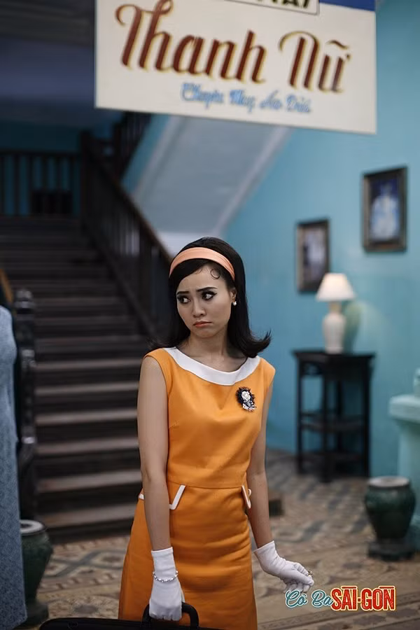 Năm 2017, Ninh Dương Lan Ngọc tiếp tục kết hợp với Ngô Thanh Vân trong dự án phim điện ảnh “Cô Ba Sài Gòn“. Trong phim, Lan Ngọc hoá thân vào Như Ý - cô con gái cá tính và có phần ngỗ ngược của bà chủ tiệm áo dài nổi tiếng nhất Sài Gòn những năm 70. Ảnh: NV. Năm 2017, Ninh Dương Lan Ngọc tiếp tục kết hợp với Ngô Thanh Vân trong dự án phim điện ảnh “Cô Ba Sài Gòn“. Trong phim, Lan Ngọc hoá thân vào Như Ý - cô con gái cá tính và có phần ngỗ ngược của bà chủ tiệm áo dài nổi tiếng nhất Sài Gòn những năm 70. Ảnh: NV.