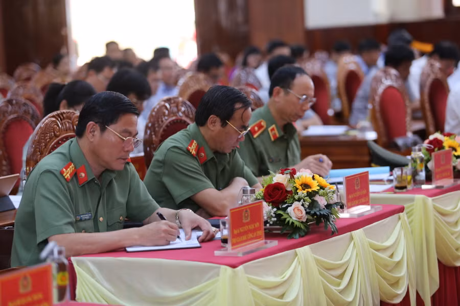 Các đại biểu đã tham gia thảo luận nhằm nâng cao hiệu quả công tác quản lý, giáo dục đối tượng tại cộng đồng