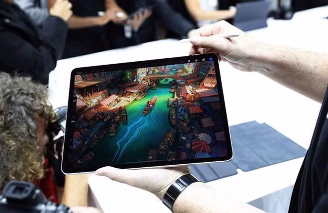 Covid-19 khiến doanh số máy tính bảng tại Ấn Độ tăng mạnh - Ảnh: Reuters