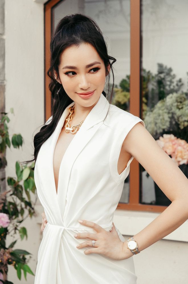 Trúc Diễm khoe nhan sắc mặn mà, quyến rũ trong chiếc váy tự thiết kế. ẢNH: TEAM KIẾNG CẬN