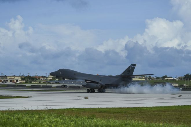 Oanh tạc cơ B-1 Lancer ở căn cứ Andersen (đảo Guam - ảnh: USAF Oanh tạc cơ B-1 Lancer ở căn cứ Andersen (đảo Guam - ảnh: USAF