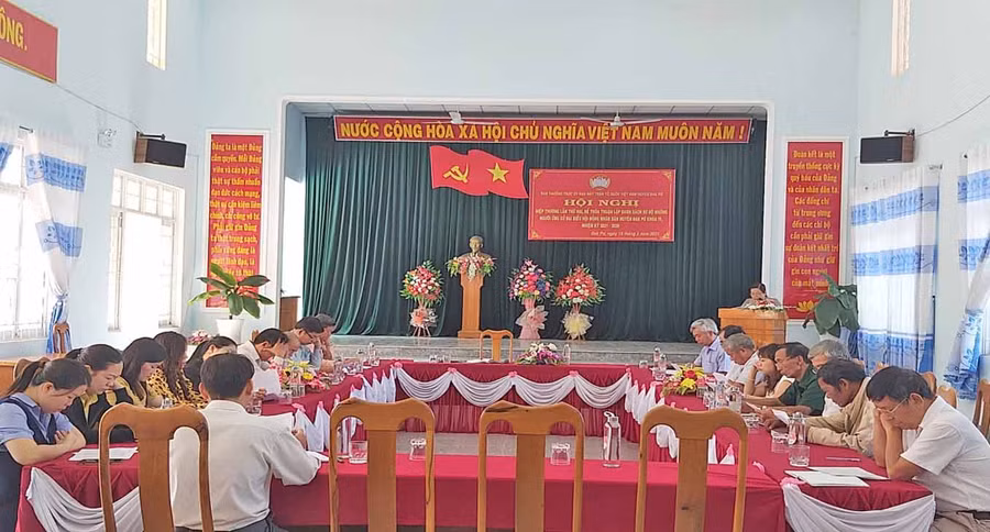 Hội nghị hiệp thương lần thứ hai để thỏa thuận lập danh sách sơ bộ những người ứng cử đại biểu HĐND huyện Đak Pơ, nhiệm kỳ 2021-2026. Ảnh: Lê Đại