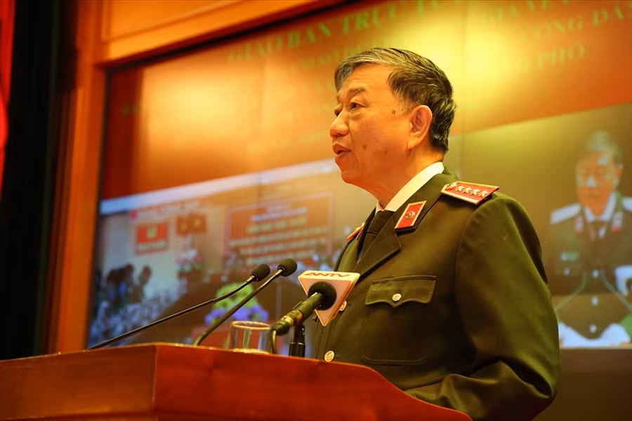 Bộ trưởng Bộ Công an Tô Lâm chỉ đạo cấp 50 triệu căn cước công dân gắn chíp trước 1.7.2021. Ảnh BCA