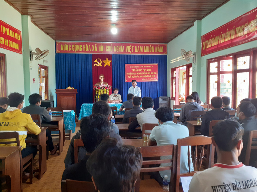 Quang cảnh hội nghị tư vấn đào tạo nghề tại xã Ia Băng. Ảnh: Ngọc Anh