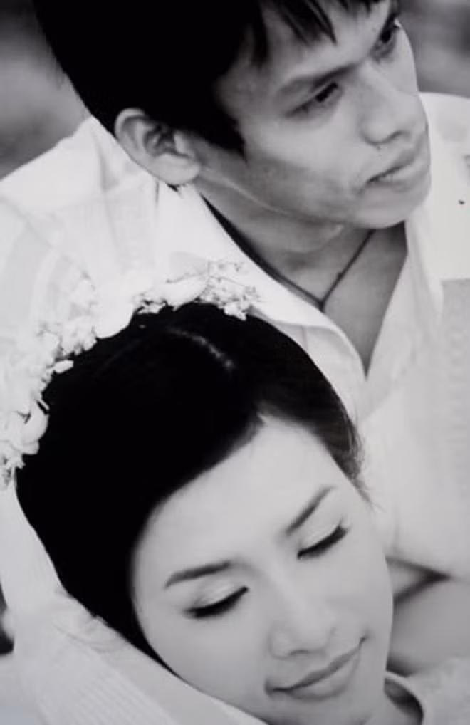 Đây cũng không phải lần đầu diễn viên Hà Hương chia sẻ ảnh kỉ niệm với chồng nhân dịp kỷ niệm ngày cưới.