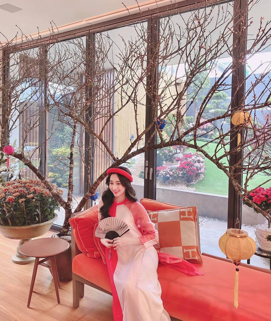  Đặng Thu Thảo luôn được biết đến là nàng Hậu khiêm tốn, rất ít khi update hình ảnh trên trang cá nhân