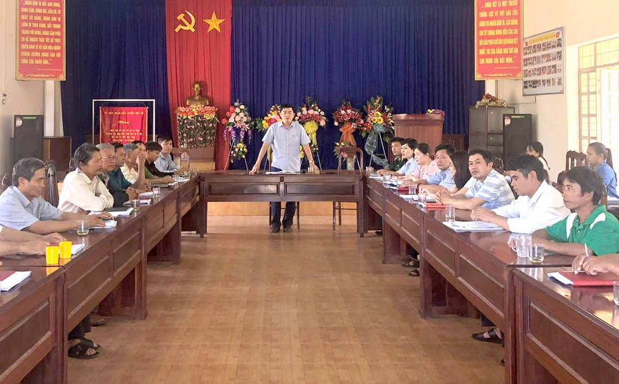 Công tác tuyên truyền về bầu cử được xã Ia Dom (huyện Đức Cơ) lồng ghép trong các cuộc họp. Ảnh: Phương Dung Công tác tuyên truyền về bầu cử được xã Ia Dom (huyện Đức Cơ) lồng ghép trong các cuộc họp. Ảnh: Phương Dung