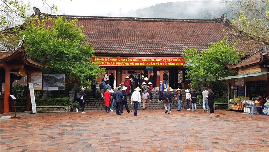 Các đường bay thuận tiện đã giúp cho du khách đến với Yên Tử dễ dàng hơn. Ảnh: Đức Minh