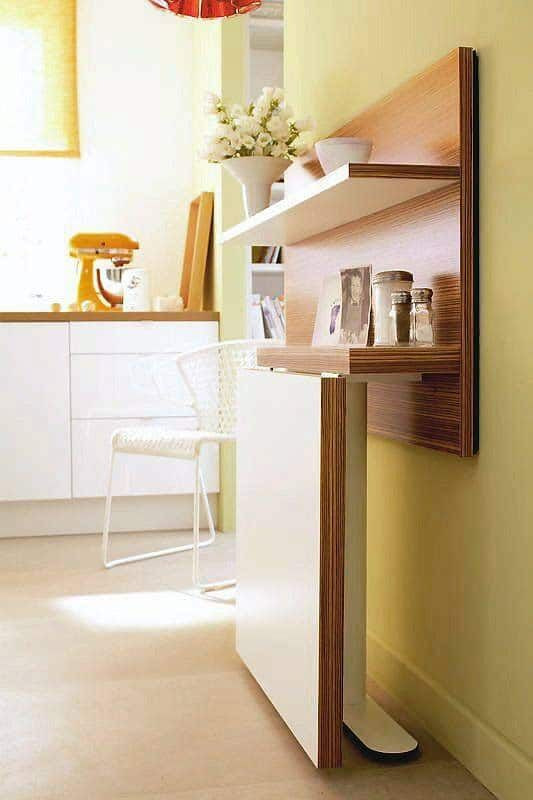 Thiết kế bàn ăn treo tường gấp và một số kệ trên là một lựa chọn tuyệt vời cho một căn bếp nhỏ
