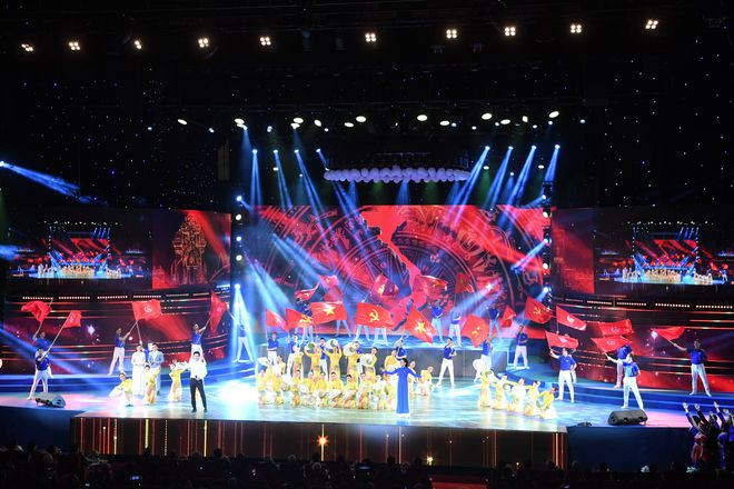 Chương trình nghệ thuật khơi dậy khát vọng của thanh niên. ẢNH GIA HÂN