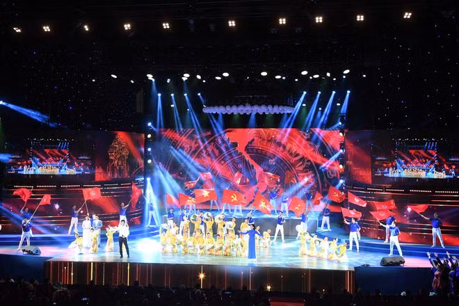 Chương trình nghệ thuật khơi dậy khát vọng của thanh niên. ẢNH GIA HÂN