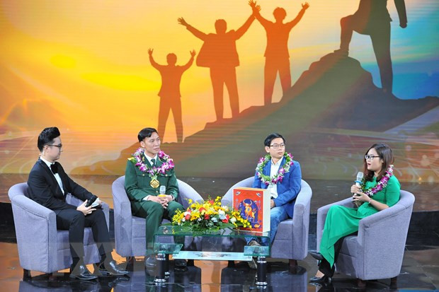 Giao lưu với các Gương mặt trẻ Việt Nam tiêu biểu năm 2020. (Ảnh: Minh Đức/TTXVN)