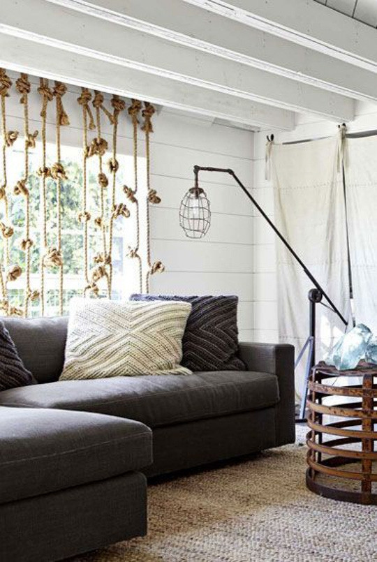 Rèm cửa: Hãy thay thế những tấm rèm cửa dày, nặng trịch u ám của mùa đông bằng những tấm rèm cửa có chức năng cản nắng có màu sắc tươi vui. Hoặc rèm cửa biến tấu từ dây thừng, đồ tái chế... cũng giúp nhà bạn thêm phần sinh động. Rèm cửa: Hãy thay thế những tấm rèm cửa dày, nặng trịch u ám của mùa đông bằng những tấm rèm cửa có chức năng cản nắng có màu sắc tươi vui. Hoặc rèm cửa biến tấu từ dây thừng, đồ tái chế... cũng giúp nhà bạn thêm phần sinh động.