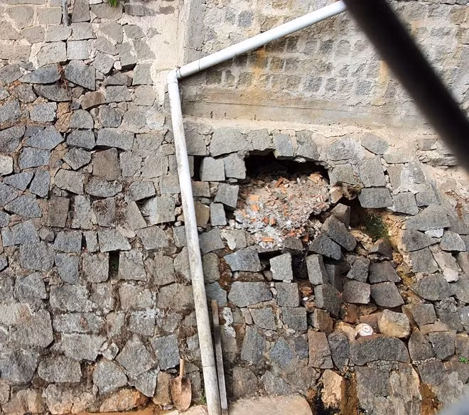 Bờ kè đá này được xây dựng từ khi xây dựng chợ Đà Lạt từ năm 1958. ẢNH: LÂM VIÊN