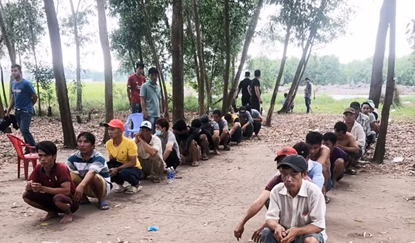 14 đối tượng bị khống chế tại trường gà 