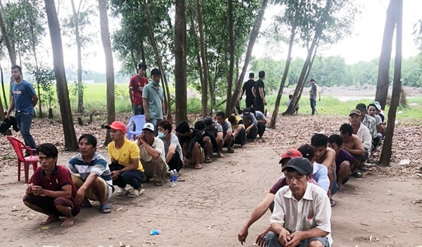 14 đối tượng bị khống chế tại trường gà 