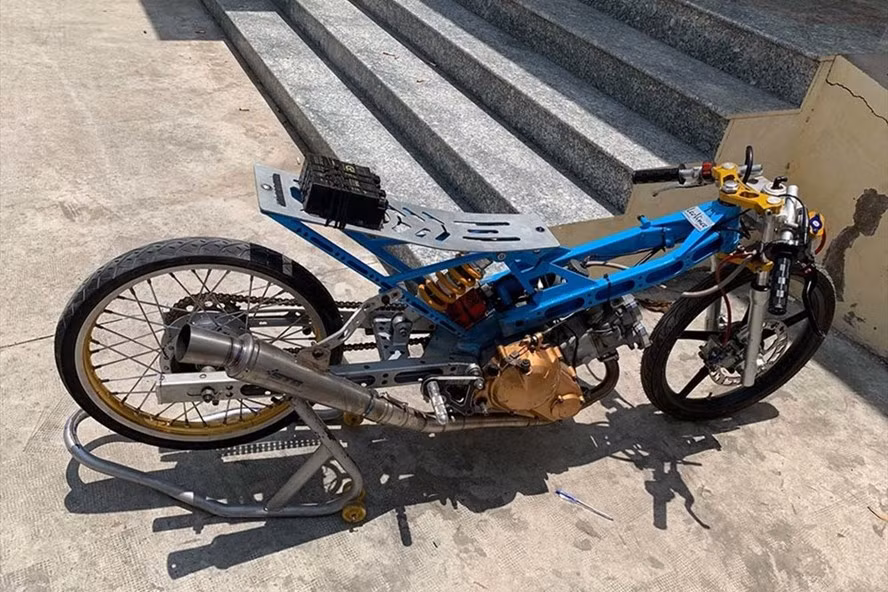 1 trong những phương tiện của nhóm quay clip bị tạm giữ. Ảnh: CACC