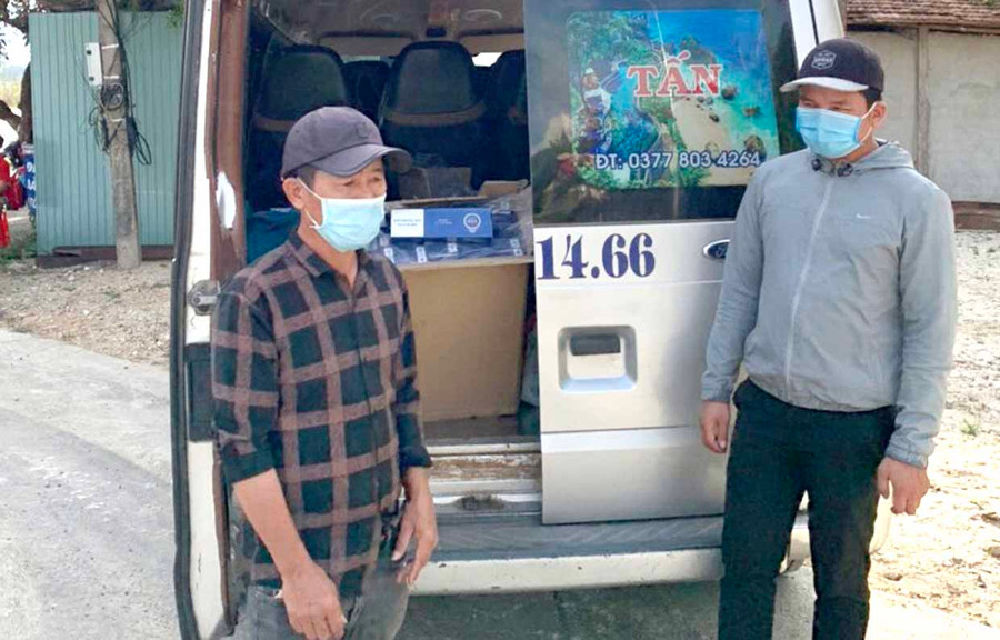 1.490 bao thuốc lá điếu nhập lậu được vận chuyển trên xe khách. Ảnh: Vũ Thảo 1.490 bao thuốc lá điếu nhập lậu được vận chuyển trên xe khách. Ảnh: Vũ Thảo