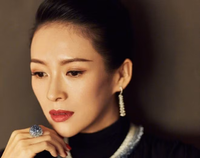 Chương Tử Di vẫn luôn giữ vị thế hàng đầu trong làng điện ảnh Hoa ngữ với gia tài diễn xuất đồ sộ gồm nhiều siêu phẩm khuynh đảo màn ảnh trong nước lẫn quốc tế ẢNH: WEIBO NV