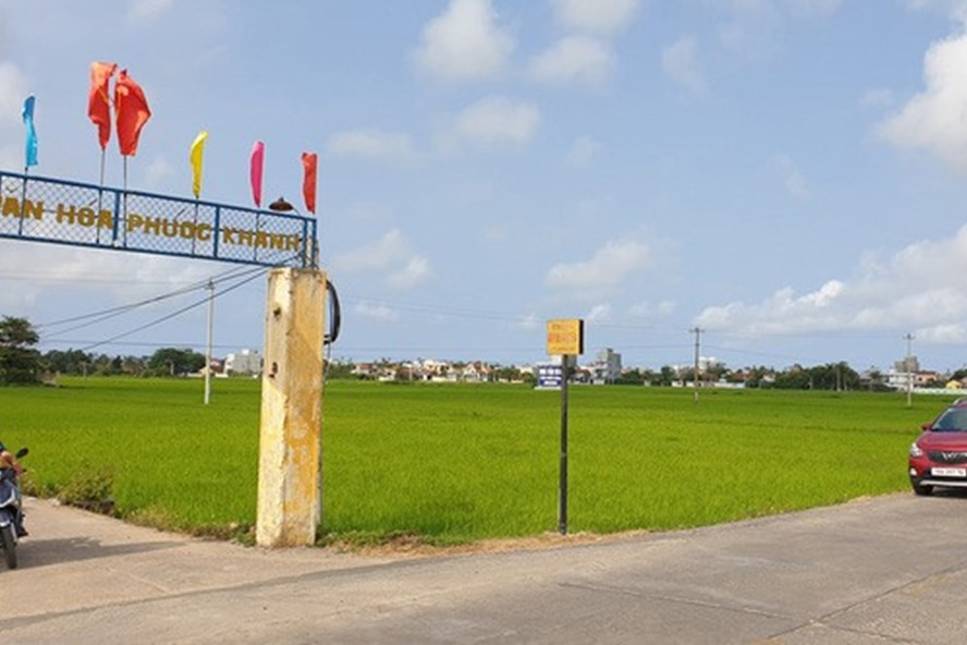 Đất lúa ở thôn Phước Khánh, xã Hòa Trị, huyện Phú Hòa (Phú Yên) đang được bán với giá từ 100 - 150 triệu đồng/sào. Ảnh: D.THANH