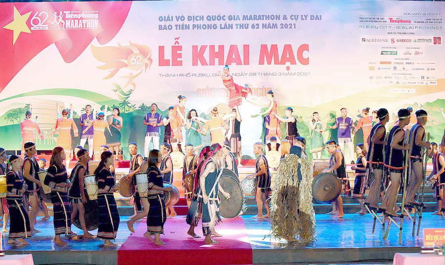 Đêm hội cồng chiêng với chủ đề “Giấc mơ đại ngàn” được tổ chức hoành tráng. Ảnh: Đức Thụy Đêm hội cồng chiêng với chủ đề “Giấc mơ đại ngàn” được tổ chức hoành tráng. Ảnh: Đức Thụy