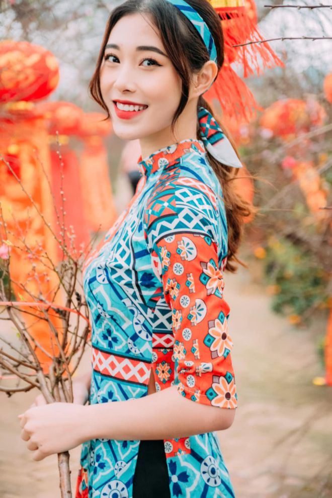  Đặng Thu Huyền đầy cuốn hút ngoài đời - ẢNH: FBNV