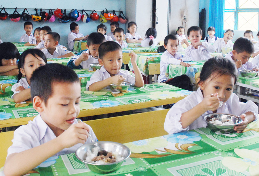 Xây dựng thói quen ăn nhạt để phòng-chống bệnh tật cho trẻ. Ảnh: Như Nguyện