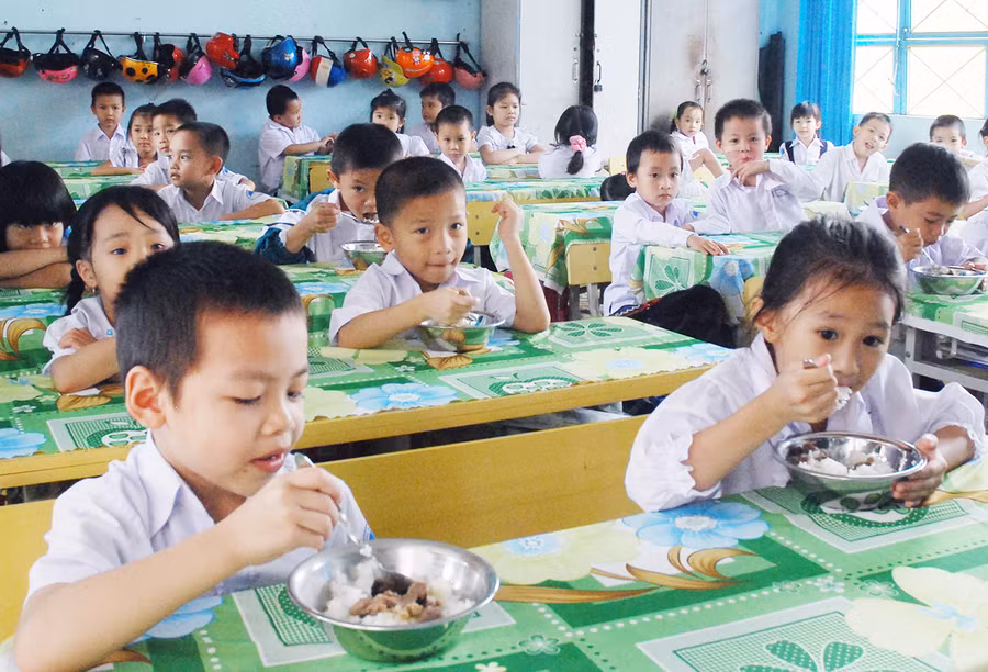 Xây dựng thói quen ăn nhạt để phòng-chống bệnh tật cho trẻ. Ảnh: Như Nguyện