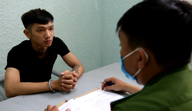 Bùi Quốc Anh khai báo với Cơ quan CSĐT Công an TP.Phan Rang - Tháp Chàm ẢNH:THIỆN NHÂN