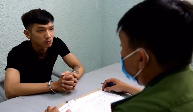 Bùi Quốc Anh khai báo với Cơ quan CSĐT Công an TP.Phan Rang - Tháp Chàm ẢNH:THIỆN NHÂN