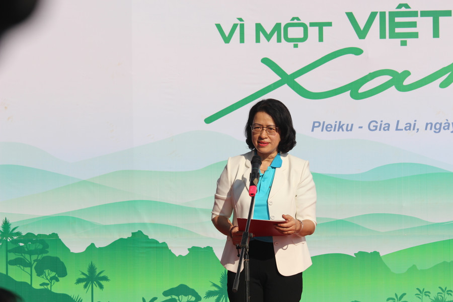 Bà Nguyễn Thị Phượng-Phó Tổng Giám đốc Agribank phát biểu tại lễ phát động trồng cây 